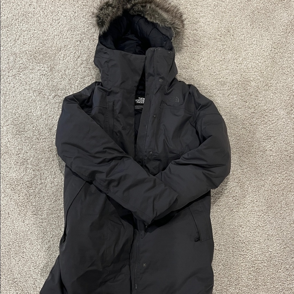 The North Face Women ARTIC WATERPROOF 600 fill power down parka w faux fir trim